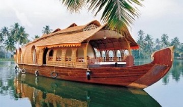   5 Nights-6 Days Bangalore to Munnar-Alleppey with Houseboat Stay Package By Train